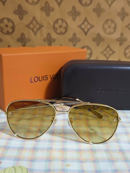 ℒAuthentic Louis Vuitton Aviator Sunglasses, Gold Tone, Monogram Lenses main image 5